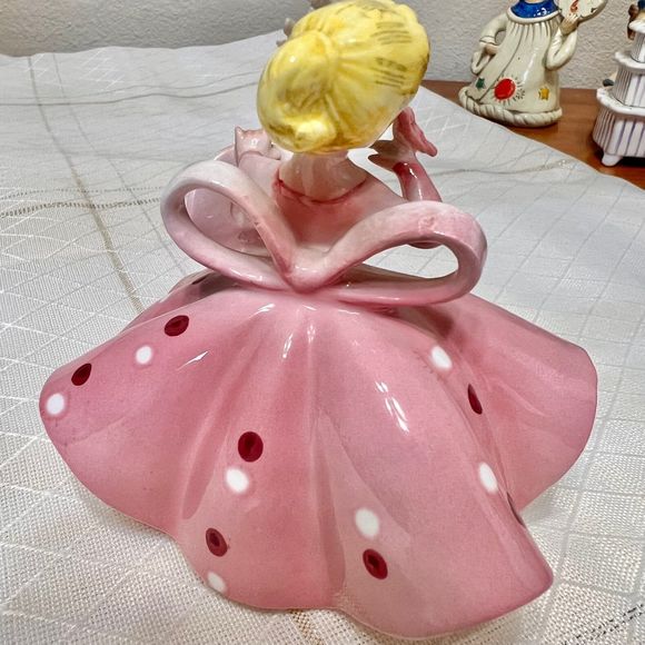 Vintage Lefton Springtime Girl Figurine, Porcelain Figurine with Bird 1450A - Picture 4 of 9